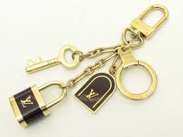 Louis Vuitton Authentic Metal Porte Cles Cadenas Key Chain Bag Charm Auth Lv Louisvuitton Keychainbagcharm Chain Bags Bag Charm Louis Vuitton