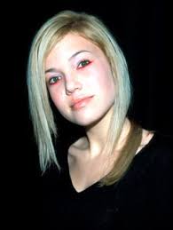 Amanda leigh moore was born in nashua, new hampshire, on april 10, 1984, to stacy (friedman), a former news reporter, and don moore, an airline pilot. Mandy Moore Pictures Pics Of Mandy Moore Through The Years