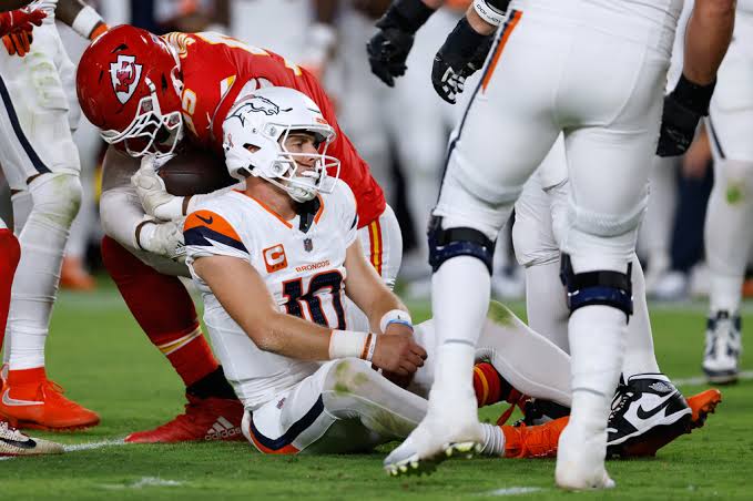 Broncos at Chiefs grades: Denver fails on both sides of ball in  season-opening loss - The Gazette