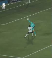 يضم المنتخب الأوليمبي 6 عناصر من النادي الأهلي وهم طاهر محمد طاهر ومحمد الشناوي وصلاح محسن وأكرم توفيق وناصر ماهر وأحمد رمضان بيكهام. Ø§Ù„Ù†Ø§Ø¯Ù‰ Ø§Ù„Ø£Ù‡Ù„Ù‰ ÙŠØ³ØªØ¹Ø±Ø¶ ØªØµØ¯ÙŠØ§Øª Ù…Ø­Ù…Ø¯ Ø§Ù„Ø´Ù†Ø§ÙˆÙ‰ Ø£Ù…Ø§Ù… Ø·Ù„Ø§Ø¦Ø¹ Ø§Ù„Ø¬ÙŠØ´ Ø§Ù„ÙŠÙˆÙ… Ø§Ù„Ø³Ø§Ø¨Ø¹