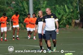 Permainan sepak bola sudah menjadi salah satu olahraga yang populer dan banyak sekali peminatnya di indonesia, jadi tidak heran jika bisa dengan mudah kita jumpai tempat pelatihan selain itu ada banyak juga kompetisi sepak bola yang di adakan, baik itu di tingkat kabupaten, kota maupun nasional. Senarai 36 Pemain Ke Latihan Pemilihan Skuad B 19 Kebangsaan Bagi Kejuaraan B 18 Aff 2017 Di Yangon Myanmar Fam