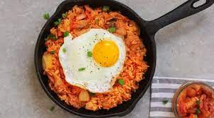 Tambahkan minyak bijan dan perisakan dengan garam dan sedikit gula. Resep Nasi Goreng Kimchi Tuna 3 Bahan Sederhana Lifestyle Fimela Com