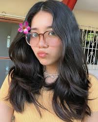 Más bien son tus ojitos bonitos que no quieres esconder mujer bonita