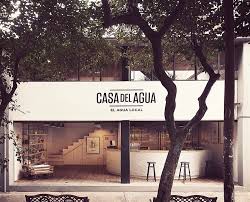 Captada, purificada y embotellada en sitio, por eso la. Casa Del Agua By Th Inc Homeadore