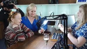 Iva janžurová (born 19 may 1941) is a czech actress. To Nejsou Zrovna Darky Snu Iva Janzurova S Dcerou Slavi Spolecne Narozeniny Cim Si Udelaly Nejvetsi Radost Televizeseznam Cz