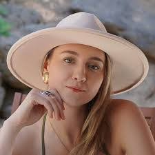 Katrina Shelby's Instagram, Twitter & Facebook