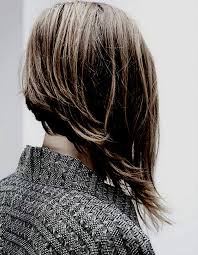 Ment couper ses cheveux en carre plongeant en 5mn pro ~ se couper les cheveux soi meme dégradé court peut on se faire soi même une coupe sur cheveux courts entretenir sa coupe de cheveux courts soi même est un souhait pour beaucoup de femmes ayant déjà osé la coupe courte. Carre Long Plongeant Comment Porter Le Carre Plongeant Long