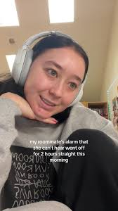 on my way to go wake her up. 2 hours is a new record #roommate #collegelife  #warnermusicu