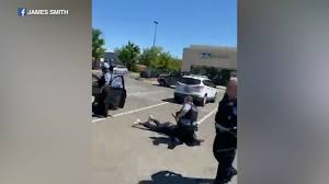 The brickyard is a retail area in chicago. Chicago Police Officers Under Copa Investigation In Brickyard Mall Incident Caught On Video Women Describe Being Pulled From Car And Thrown To Ground Abc7 Chicago