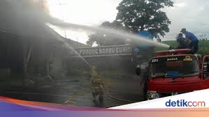 Jun 23, 2021 · segera kirim lamaran, 2 perusahaan di depok buka lowongan kerja, lulusan sma boleh mendaftar kabar baik bagi para pencari kerja bagi lulusan sma hingga lulusan s1 yang ingin mencari kerja di depok. Rumah Makan Khas Sunda Di Jalan Raya Sukabumi Bogor Terbakar