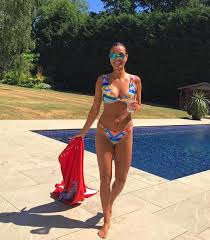 Melanie sykes ретвитнул(а) simon savidge. Melanie Sykes Bikini Body Her Diet Workout And Fitness Regime