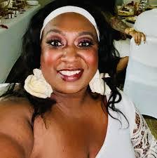 Lori Pina's Instagram, Twitter & Facebook