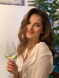 S oslavou po poslední klapce nepočítala, o to více ji potěšila… o co jde? Sara Sandeva Facebook