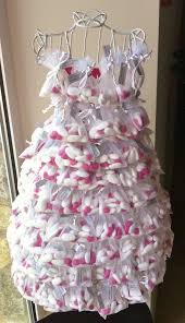 (sur papier vergé 210g blanc cassé) ce petit ab 18,00 €. Presentoir A Dragees Il S Agit D Un Mannequin En Fer Forge J Ai Accroche Chaque Ballotin Avec Une Petite Eping Pancartes Mariage Deco Mariage Dragees Mariage
