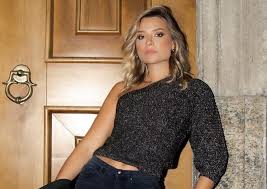 Trucco per cerimonia serale e acconciatura: 21 Acconciature Semplici Per Invitata Perfetta In Poco Tempo