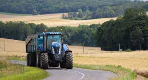 Retirez les bijoux qui pourraient être entraînés par les différents axes mobiles. Un Simple Permis B Pour Conduire Un Tracteur Agricole Grostracteurspassion