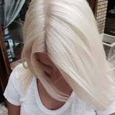 In generale è consigliabile colorare i capelli … Butterfly Capelli Biondi Bianchi Argento Decolorati Facebook