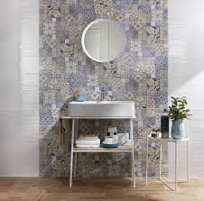 Ambientazioni bagno e cucina in stile vietri realizzate in cotto artigianale prodotto da ceramica di cava utilizzando nuovi colori ! Rivestimento Vietri 20x50 Una Collezione Ceramiche Daytona