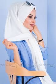 Pazarium Com Tr Adli Kullanicinin Sal Esarp Modelleri Panosundaki Pin Moda Stilleri Moda Triko