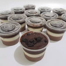 Ready * puding oreo coklat lumer cup 5k * puding oreo coklat lumer 300ml  18k . Alamat toko : Jl. kelapa gading 1 no. 10, masuk dari smpg kampus  AKBP, lurus