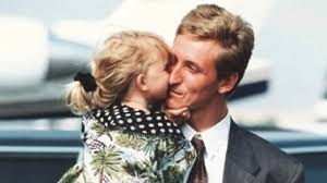 Wayne gretzky family is seen with his dad, walter on october 27, 1994, in canada. Wayne Gretzky S Daughter Paulina Grew Up To Be Stunning
