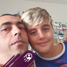 Fingo uno svenimento 😂 pur di non ammettere che non ha sentito mia madre  😂 @varamomassimo @angela_a_modo_mio #moglieemarito #mammaepapa #ridere  #coppia #maaaèvale