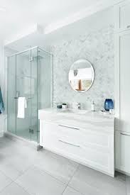 La salle de bain est l'une des premières choses que vous voyez au réveil ou une des dernières avant de vous coucher : Salle De Bain Au Raffinement Integral Je Decore