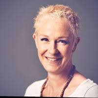 Julia Winters's Instagram, Twitter & Facebook