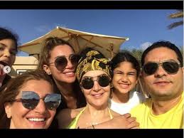 غادة والي واختيارها من قبل فوربس. Ø¨Ø§Ù„ØµÙˆØ± ØºØ§Ø¯Ø© Ø¹Ø¨Ø¯ Ø§Ù„Ø±Ø§Ø²Ù‚ ØªØ¸Ù‡Ø± Ù„Ø£ÙˆÙ„ Ù…Ø±Ø© Ø¨Ø§Ù„Ù…Ø§ÙŠÙˆÙ‡ Ø¨Ø±ÙÙ‚Ø© Ø²ÙˆØ¬Ù‡Ø§ Ø¹Ù„Ù‰ Ø´Ø§Ø·Ø¦ Ø§Ù„Ø¨Ø­Ø± Ù…Ø¬Ù„Ø© Ø§Ù„Ø¬Ù…ÙŠÙ„Ø©