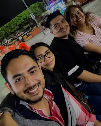 Californio 252 es el elemento químico radioactivo más raro y caro del mundo  llegando a costar 30 millones de dolares el gramo, este se produce  únicamente en 2 laboratorios del mundo;