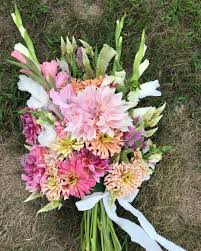 Ad ark purple gladiolus sympathy bouquet for a send your condolences with a bouquet of pink rose and carnation blossoms, lavender stock, and purple. Pink Farm Wedding Bouquet Gladiolus Wedding Bouquet Flower Vase Arrangements Gladiolus Bouquet