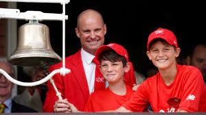 Explore andrew strauss's biography, personal life, family and real age. Andrew Strauss Tells Of Incredible Emotions As Lord S Turns Red For Ruth In Honour Of His Late Wife Itv News