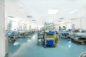 Carol davila, se contopeşte cu începuturile medicinei în armata româniei.la începutul secolului xix, în ţara românească şi moldova existau lazarete, care deşi erau marcate ca spitale, dotarea acestora, spaţiul şi mai ales posibilităţile de tratament oferite erau puţin mai mari decât o infirmerie. Sapte Cadre Medicale De La Spitalul Militar News Ro