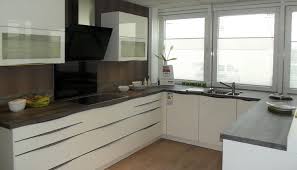 Weisse kuche dunkle arbeitsplatte wandfarbe google suche weisse. Plana Kuchenstudio Niederzier Plana Kuchenland