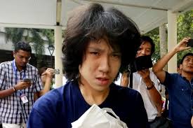 Picture showing amos yee buttfucking his mother mary toh.pic.twitter.com/awh0ipd8t5. Under The Angsana Tree The Changing Faces Of Amos Yee