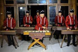 Khususnya pada budaya kesenian, sulawesi disebut juga sebagai daerah yang kaya akan berbagai corak instrumen alat musik tradisionalnya. Kolintang Kesenian Tradisional Kebudayaan Sulawesi Utara Lpmp Sulawesi Utara