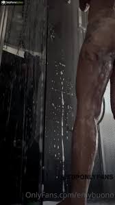 Emy Bouno, the model who leaves OnlyFans to enter a convent...