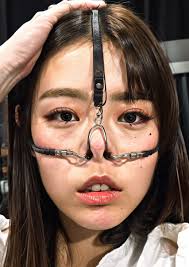 美人 鼻 フック