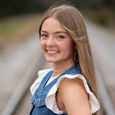 Senior Spotlight: Sophia Saunders Educational Highlights One of my  highlights was when at anytime, I was able to travel wherever and whenever  I wanted while still doing school work! I learned so