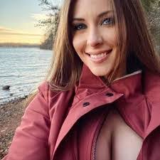 Liliana Lambert's Instagram, Twitter & Facebook