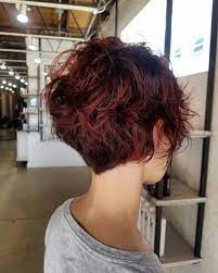 Edge meets vintage in this gorgeous wedge cut. Top 17 Wedge Haircut Ideas For Short Thin Hair In 2021