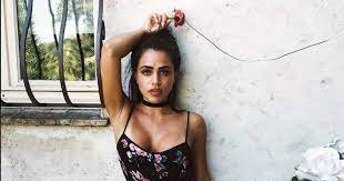 Instagram (from facebook) allows you to create and share your photos, stories, and videos with the friends and followers you care about. Koni Meta3a Ologymnh Sto Instagram Moirazei Egkefalika Photo Nea Selida