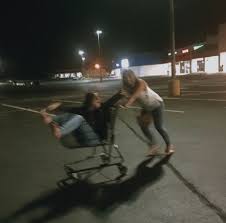 Hello friends:) i hope you're having a great day. Pin By Sobachnik On Sha Grustit Buim Friend Photos Friend Photoshoot Friends Photography