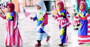 Pengetahuanku tentang bagian paling intim milik wanita memang sangat terbatas dan melihatnya dari jarak sangat dekat baru kali ini mendapat kesempatan. Bergaya Serlah Patriotik Metrotv