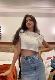 USA me tiktok par ban lag raha hai lekin porn aur OnlyFans abhee bhi chalu  hain? maan leejie ki ham us point par pahunch gae hain jahaan bachchon ko  dance sikhaana ek