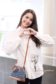 Pin By Ria Catur On Yaya Urassaya S Cute Girl Face Fashion Korean Fashion
