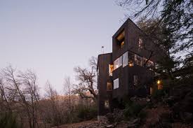 On a small site surrounded by forests in coastal maine, the team at whitten architects built a wonderful cabin retreat that blends together modern design with rustic influences. La Dacha Mountain Refuge With Cool Views Digsdigs