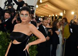 Gradient nails holographic nails matte nails acrylic nails stiletto nails coffin nails prom nails long nails short nails. Fans Beg Kylie Jenner To Never Go Back To Her Long Nails