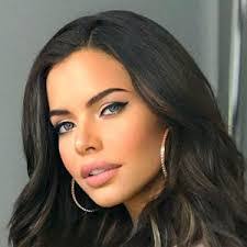 Linda Palacio's Instagram, Twitter & Facebook