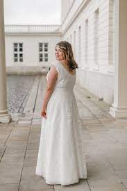 Sie bieten bewegungsfreiheit und sehen dabei elegant und feminin aus. Pin Von Elementar Brautkleider Hoch Auf Brautkleid Lassige Brautkleider Brautkleid Brautmode